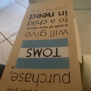 Tom’s new in box girls size 4.5